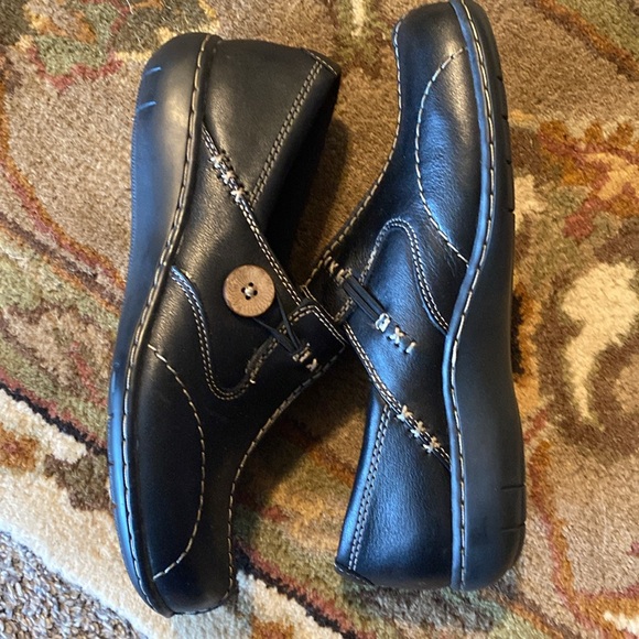Clarks Sixty Delta Black Slip on Shoes NIB women’s 6 - Picture 2 of 8